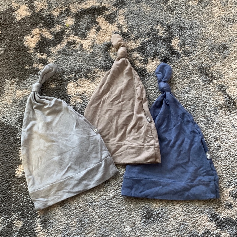 3 Kyte baby hats and 1 Bib! 2 newborn 1 0-3 months